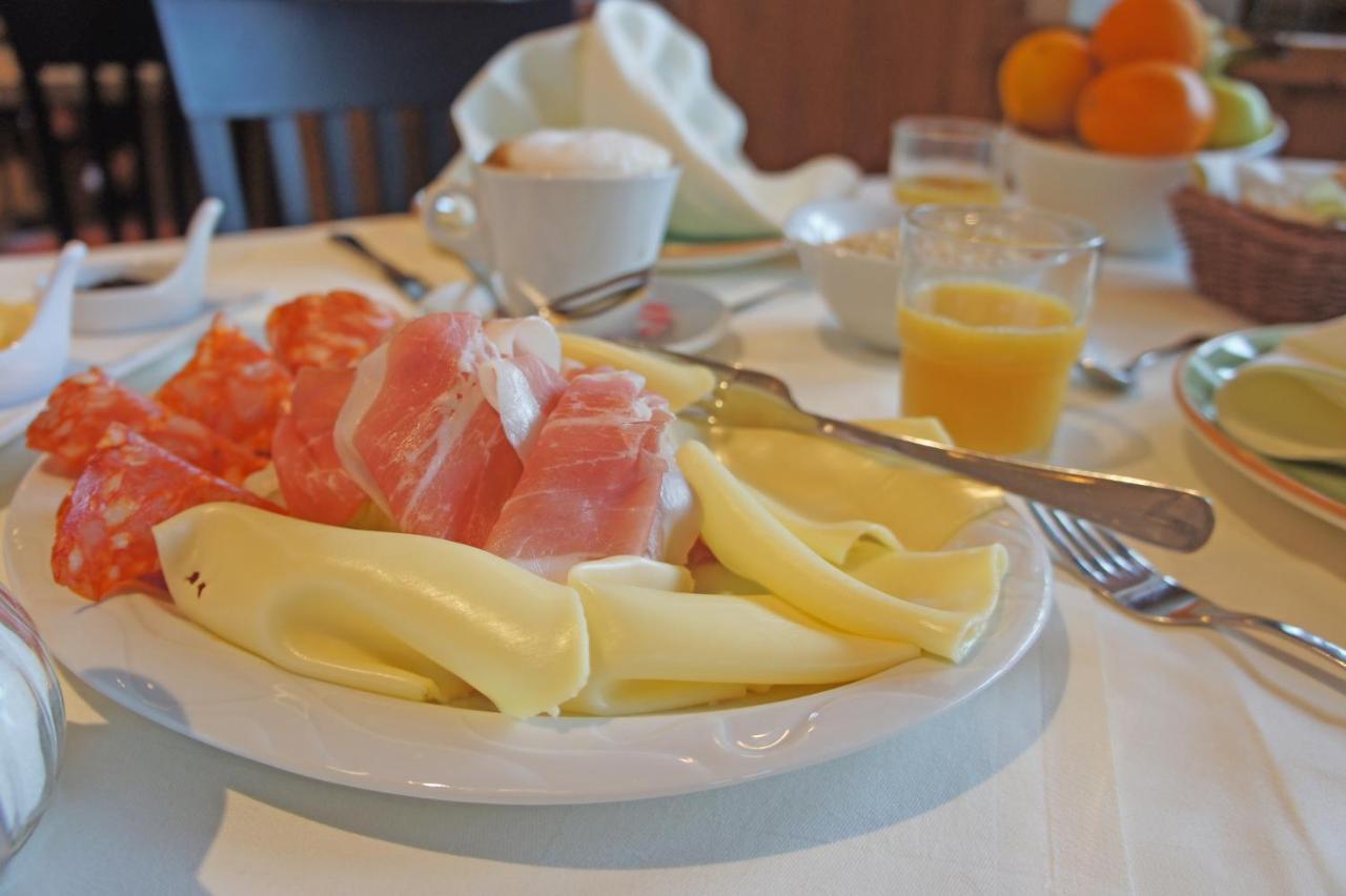 Hotel Heimfeld Restaurant Cafe Garching an Der Alz Kültér fotó